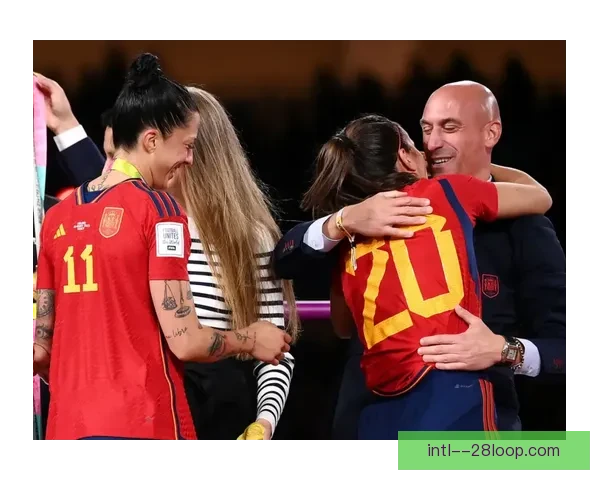 卢比亚莱斯因强吻风波辞去西班牙足协主席职务引发广泛关注 卢比亚莱斯因强吻风波辞去西班牙足协主席职务引发广泛关注